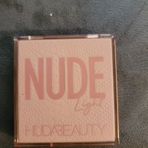 Huda Beauty Nude obsessions light